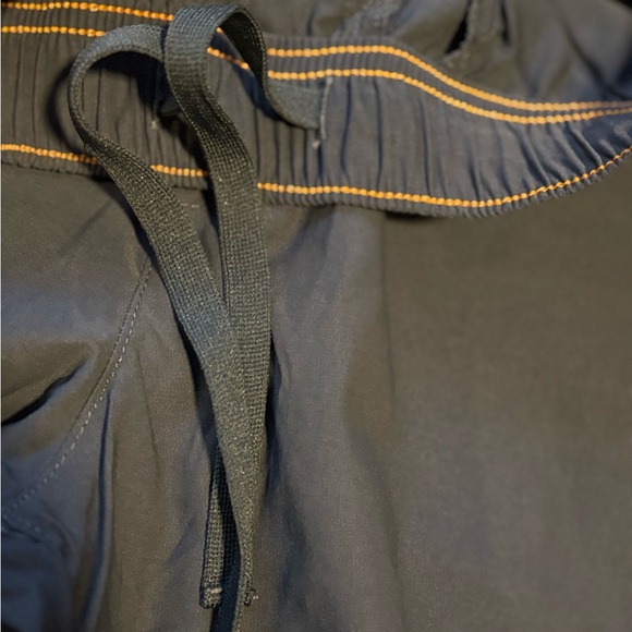 Eddie Bauer Men's Dark Gray Cargo Pants - Picture 3 of 7